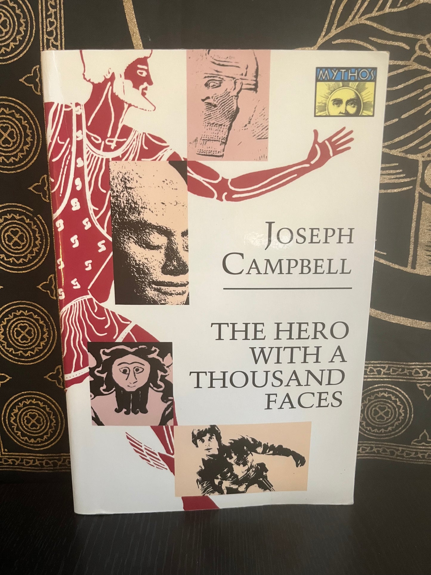 The Hero With a Thousand Faces by Joseph Campbell (Mythos Series)